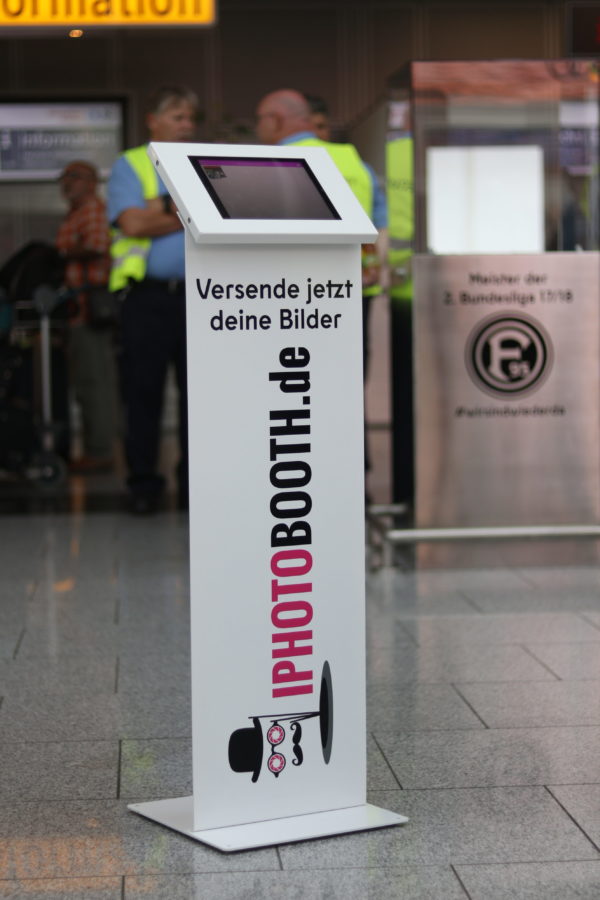 Social Media Kiosk mieten in Düsseldorf